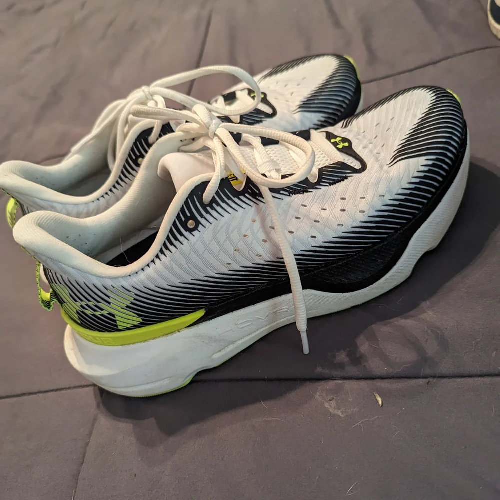 Women's Athletic Shoes - Multi-Color - Picture 4 of 5